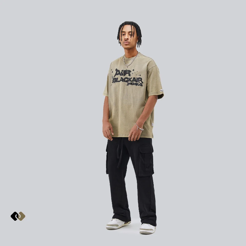 T-shirt casual unisex con alfabeto graffiti retrò, personalità unica. Comodo e alla moda, perfetto per uomini e donne, per ogni giorno.