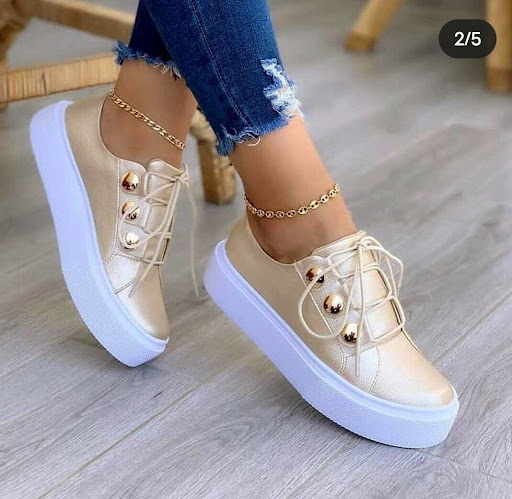 Title 3, White one-foot square-toe loafers, soft platfor...