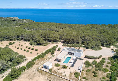 House with pool and garden 3