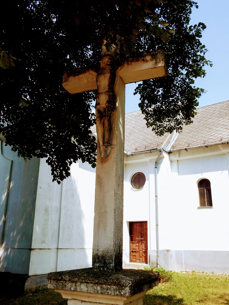 Koppányszántó - Szent Bertalan apostol rk. templom és kálvária a templomdombon