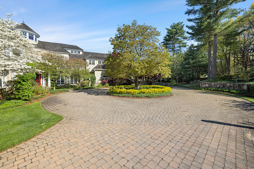 Property purchase in Hopkinton (United States) - Large circular driveway with pavers in front of house