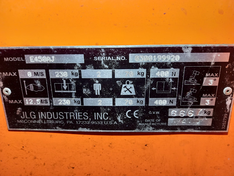 Picture of a JLG E450AJ