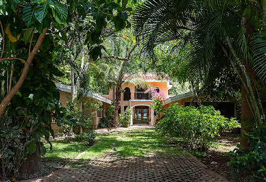 House with pool and garden 1