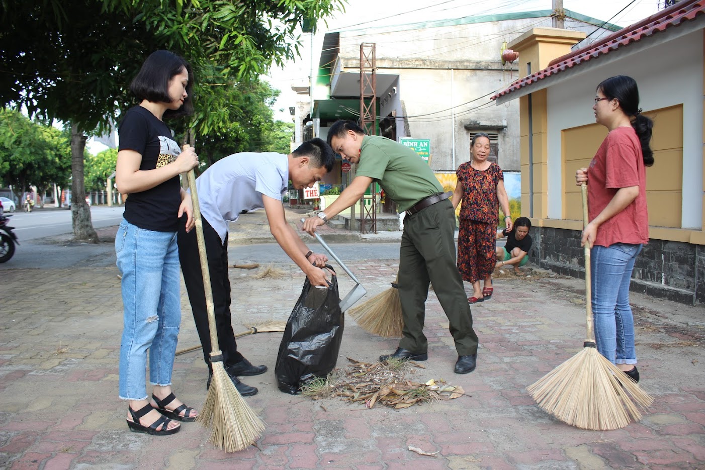 Phong trào được sự ủng hộ nhiệt tình ở các cơ quan, đơn vị, xung kích là đoàn viên thanh niên