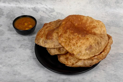 5 Poori With Sabji