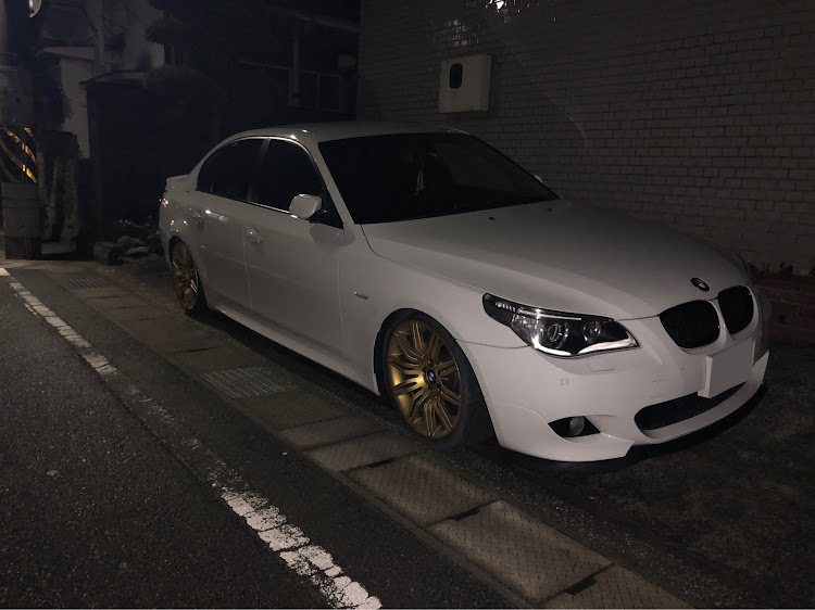 5シリーズ セダンの車高調整・タイヤ交換・ホイール交換・洗車に関するカスタム事例の投稿画像2枚目