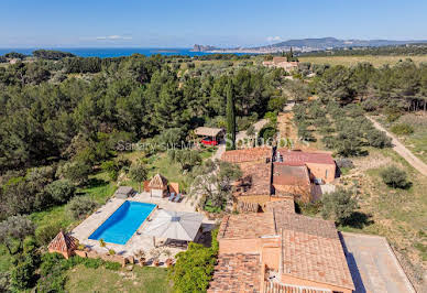 Seaside house with pool and garden 4