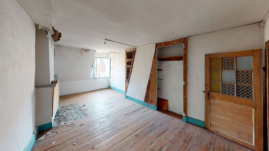 Vente appartement 5 pièces 157.5 m² à Besançon (25000), 169 000 €