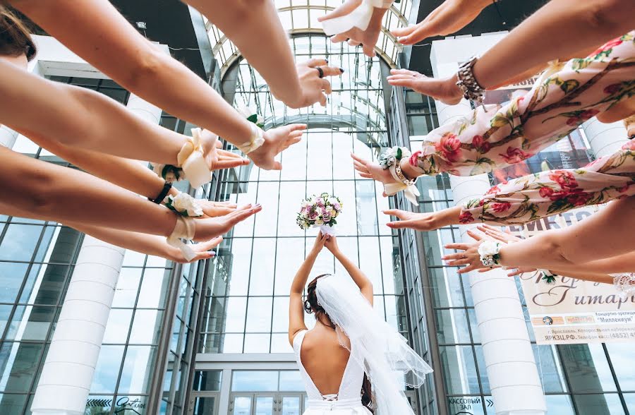 Fotógrafo de casamento Mikhail Novozhilov (novozhilov). Foto de 12 de junho 2016