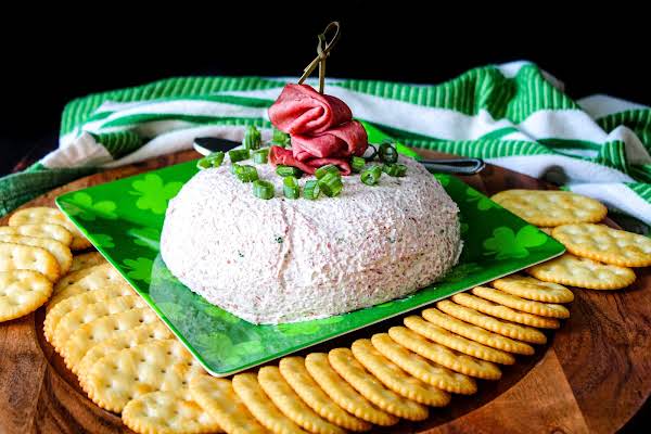 Corned Beef Cream Cheese Ball_image