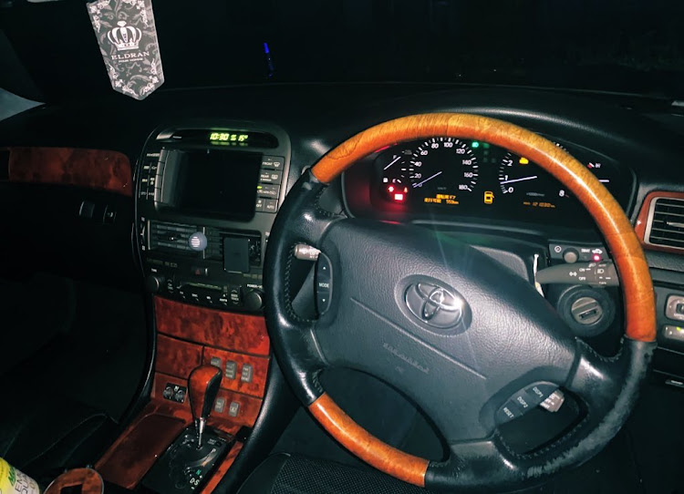 セルシオの岩手県・セルシオ・黒塗り・フォグランプに関するカスタム事例の投稿画像5枚目