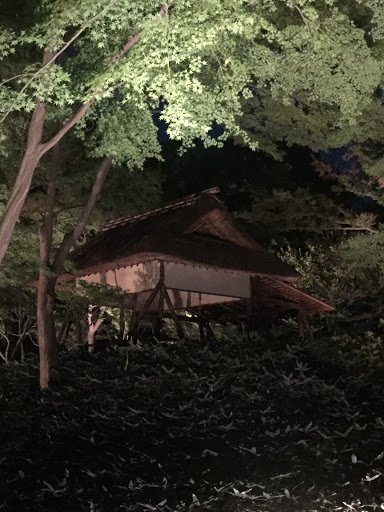 六義園のあずま屋