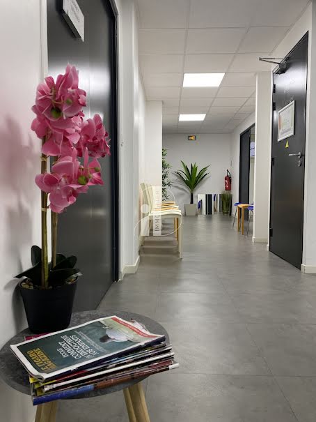 Location  locaux professionnels  15 m² à Fontainebleau (77300), 425 €