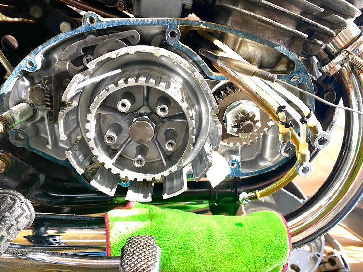 zoomさんが投稿したKawasaki・マッハ・350ss・トリプル・煙りモクモクに関するカスタム事例の投稿画像2枚目