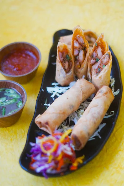 Tender Chicken Spring Rolls