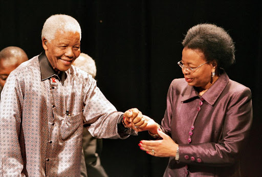 Nelson Mandela (L), helped by his wife Graca Machel, is pictured 18 July 2007 during the launching ceremony of the group known as The Elders, in Johannesburg.