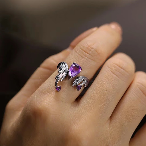 Title 5, Night Elf Magic Ring Purple Gem enhances spells...