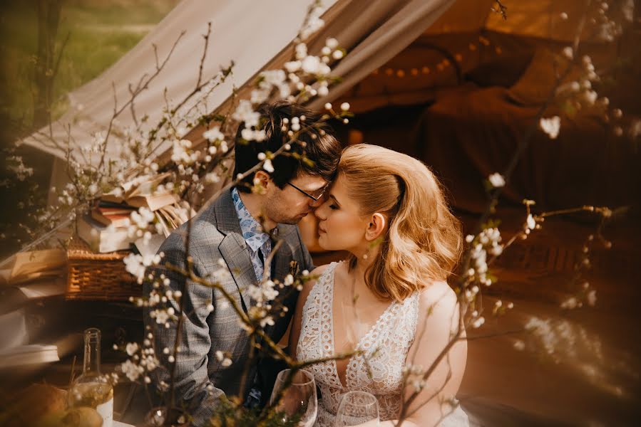 Fotógrafo de casamento Karolina Zdebska (karolinazdebska). Foto de 13 de novembro 2021