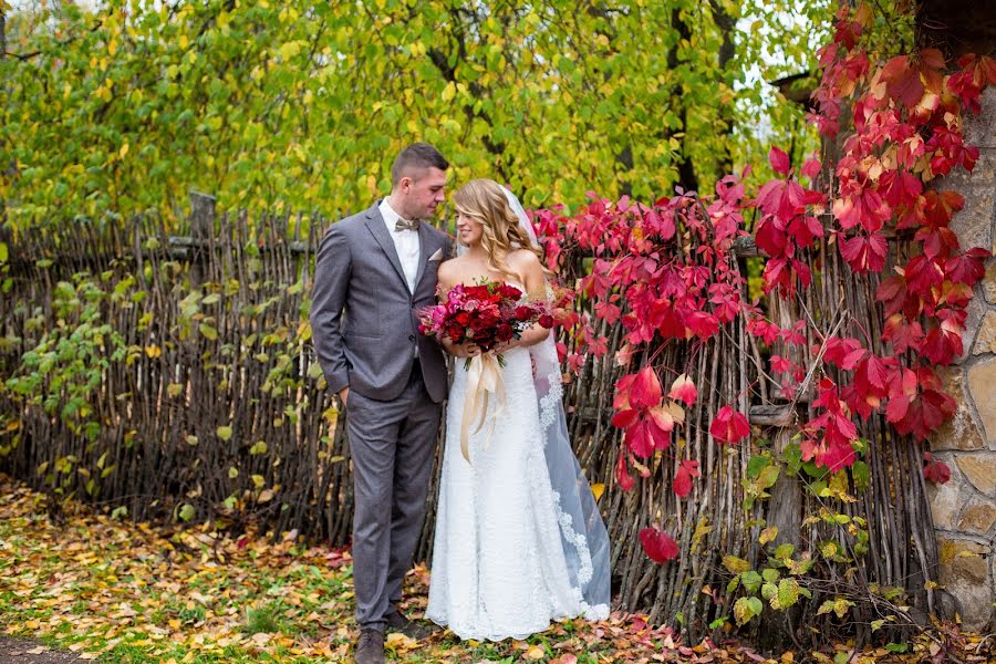 Fotógrafo de casamento Elena Shaptala (elenashaptala). Foto de 2 de outubro 2016