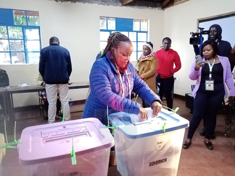 Kirinyaga independent governor candidate Wangui Ngirici casts her ballot at Kaitheri polling station in Kerugoya