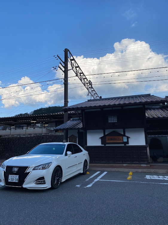 クラウンアスリートの駅前トイレ・木曽福島・電車とコラボに関するカスタム事例の投稿画像1枚目