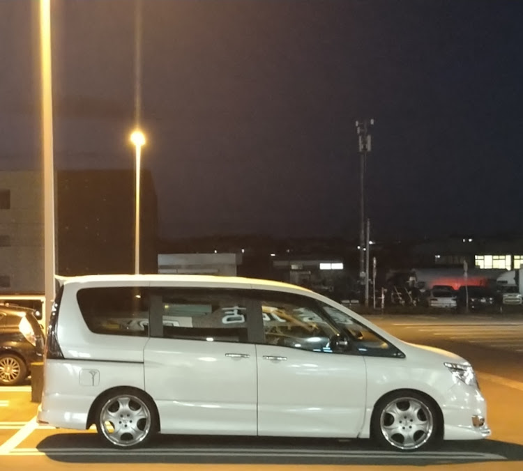 セレナの仲良く！楽しく！・F-link・アンテナ取り付けに関するカスタム事例の投稿画像1枚目