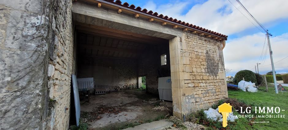 Vente maison 3 pièces 116.75 m² à Pons (17800), 105 750 €