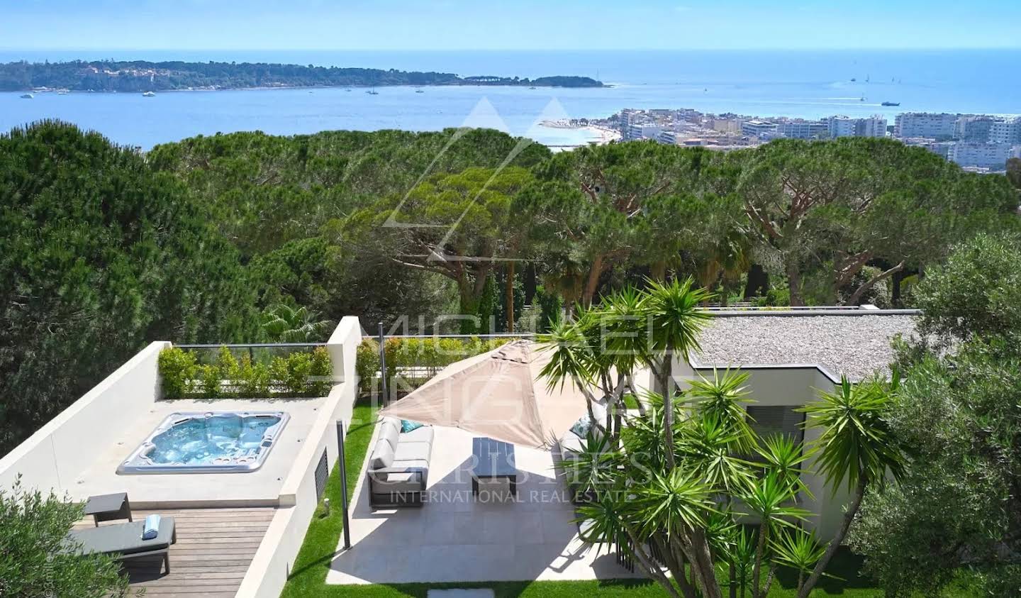 Apartment with terrace and pool Cannes