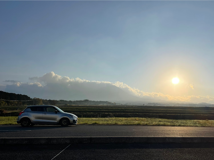 スイフトスポーツの朝日夕日コラボ・大山・植田正治写真美術館・朝ドラ・もうすぐGWに関するカスタム事例の投稿画像2枚目
