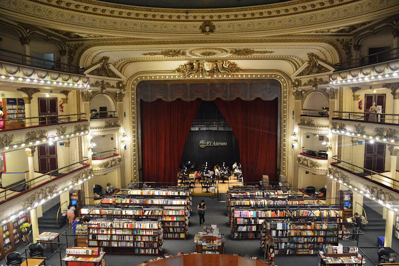 Biblioteca in teatro di MORENO ANTOGNOLI