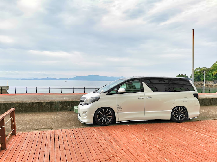 アルファードの搬入ギリギリ・海・横から・9月もよろしくお願いします。に関するカスタム事例の投稿画像2枚目