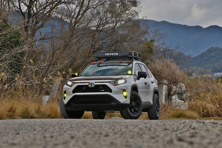 RAV4の更新頻度高くてさぁーせん😂・野球観戦・農作業は大変・広島駅ビルミナモア・雪ふったよに関するカスタム事例の投稿画像1枚目