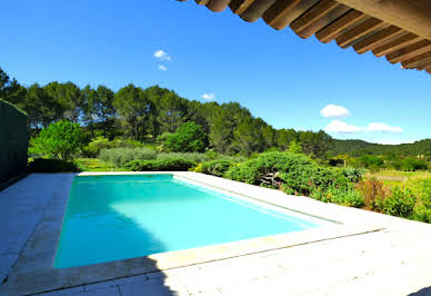 Villa avec piscine et terrasse 1