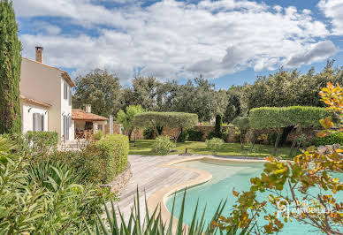 Maison avec piscine et jardin 13