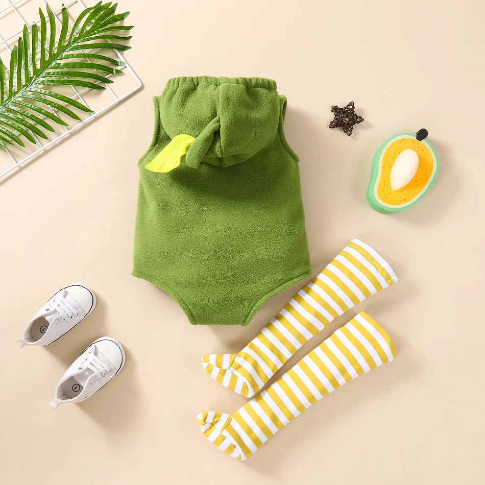 Baby Avocadokostuum met capuchon, mouwloze driehoekige romper, gestreepte lange sokken, tweedelige set voor baby's.