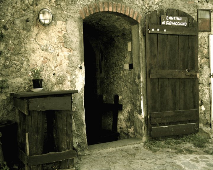 Portone vecchia cantina di magagli