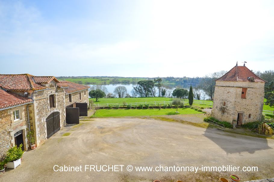 Vente propriété 12 pièces 420 m² à Chantonnay (85110), 1 379 000 €