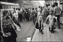 USA. New Orleans, Louisiana. 1977. Mardi Gras. French Quarter<br />
uit boek Hey mister, throw me some beads!<br />
foto © Bruce Gilden