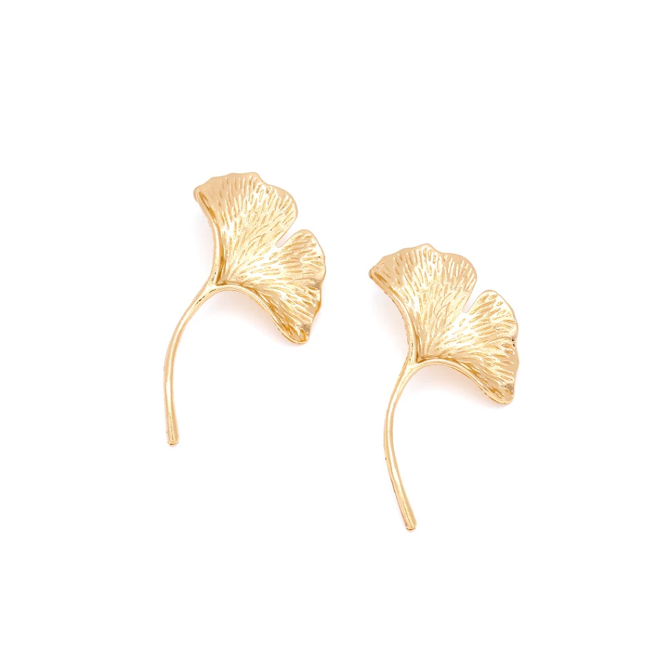 Lange, eenvoudige ginkgoblad oorbellen van metaal, geschikt voor elke look. Deze elegante oorbellen zijn de perfecte aanvulling op elke outfit, tijdloos en stijlvol.
