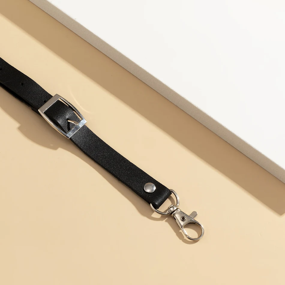 Chaîne de corps géométrique PU Sweet Cool Waist, un accessoire tendance qui souligne la taille et ajoute une touche de fraîcheur à votre tenue.