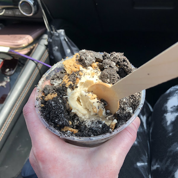 Vanilla soft serve with gluten free "oreo" peices  and gluten free waffle cone pieces