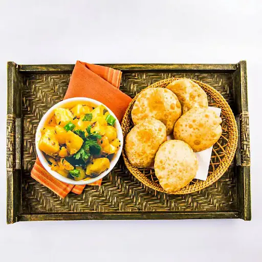 Aloo Dry Sabji [250 Ml] With 4 Poori