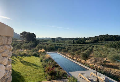 Propriété avec piscine et jardin 4