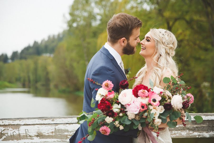 Fotografo di matrimoni Amber-Leigh Bull (amberleighphotog). Foto del 26 maggio 2019