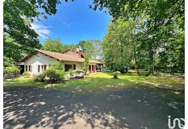 Maison avec piscine et terrasse 17