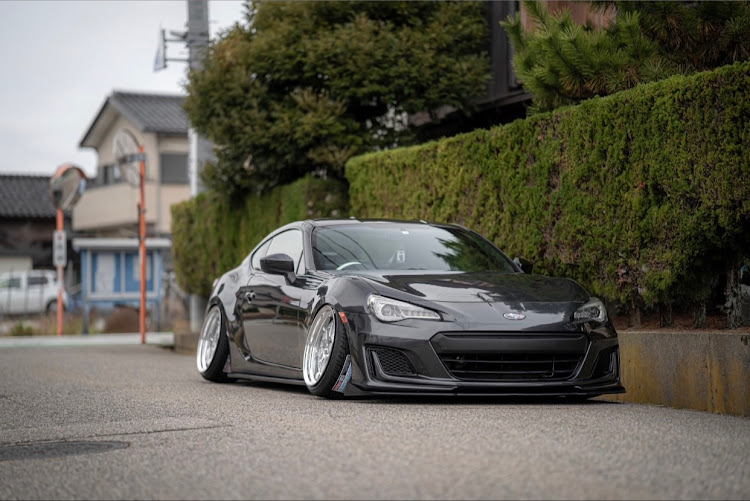 BRZのUSスタイル・中華パーツ・ホイール交換・ドライブに関するカスタム事例の投稿画像1枚目