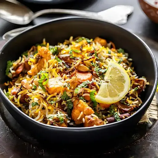 Vegetable Biryani With Raita