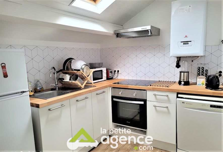 Location meublée appartement 3 pièces 65 m² à Montluçon (03100), 575 €