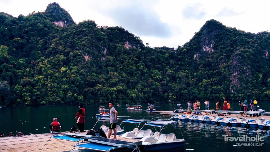 Paddle boat di Tasik Dayang Bunting