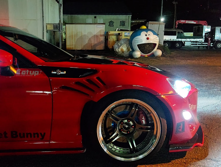 86のEat up⤴・ロケットバニー・やっぱりお尻は大事・ドラえもんとコラボ・SUBARUの看板に関するカスタム事例の投稿画像2枚目